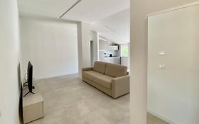 Em Apartments
